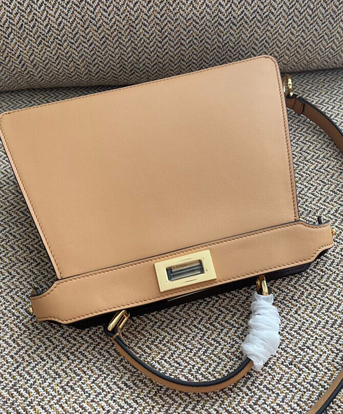 Fendi Peekaboo Iseeu Small Handbag 8BN327 Apricot